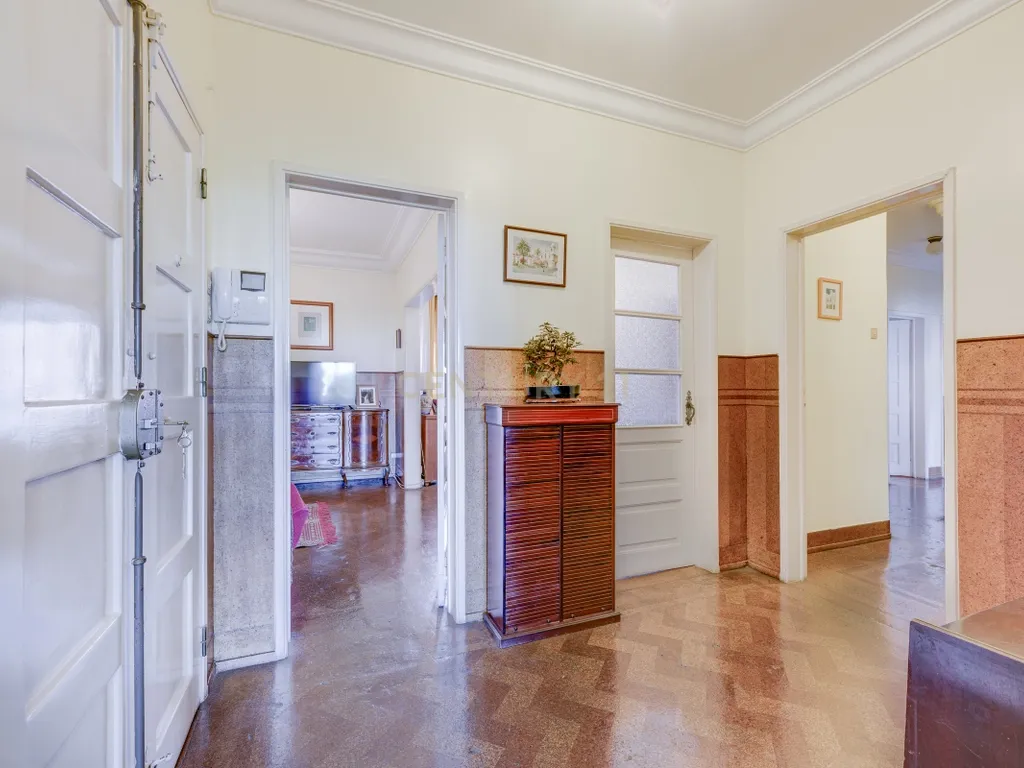 Fantástico Apartamento na Av. João XXI, com uma localização estratégica. - Image 12