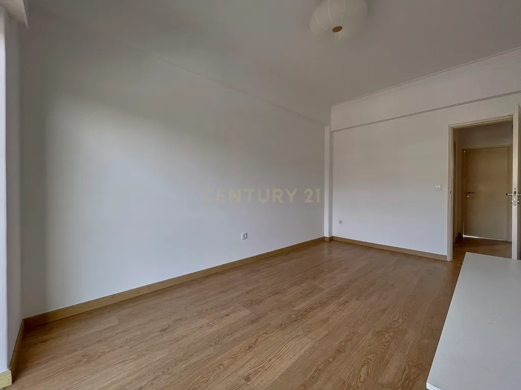 T2 para Arrendamento em Corroios – Conforto, Modernidade e Localização Privilegiada - Image 24