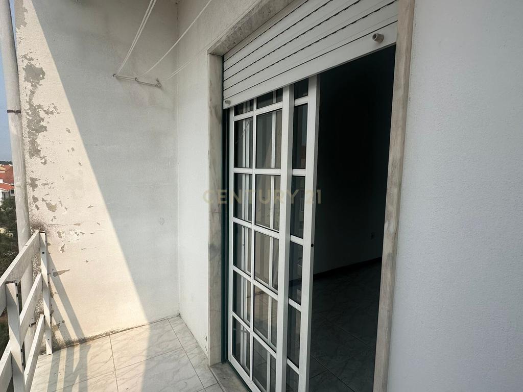 Apartamento T2 com Varanda, na Quinta do Conde - Image 15