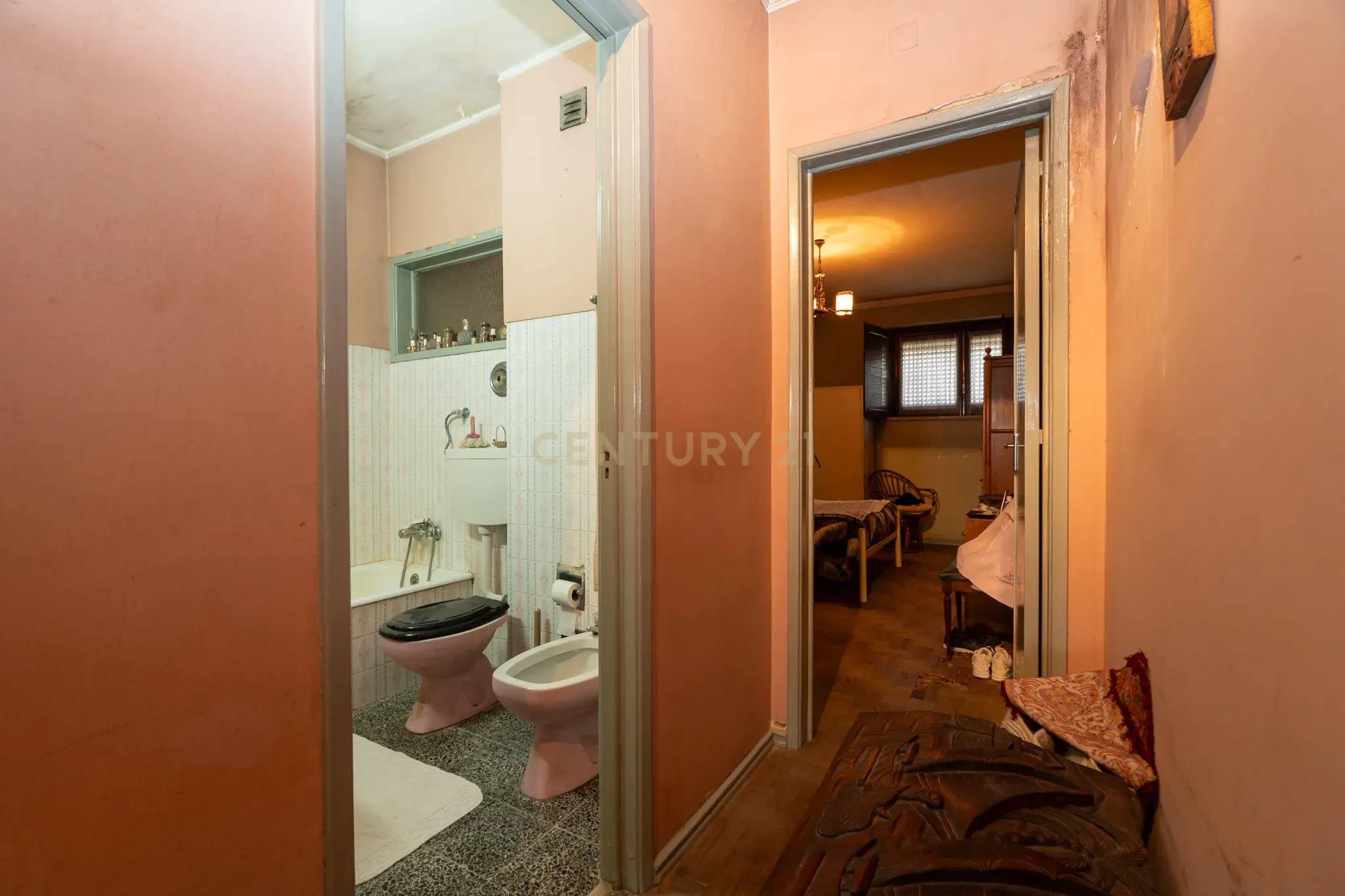 Apartamento de tipologia T3, com cerca de 115 m2, 2 WC, despensa, localizado numa das artérias principais da cidade de Odivelas, mais concretamente na Rua Professor Dr. Augusto Abreu Lopes. - Image 22
