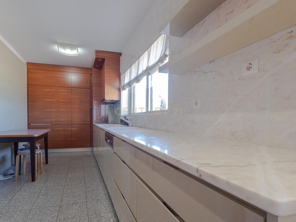 T4 com terraço de 120m² e vistas de mar e rio | Canidelo - Image 7
