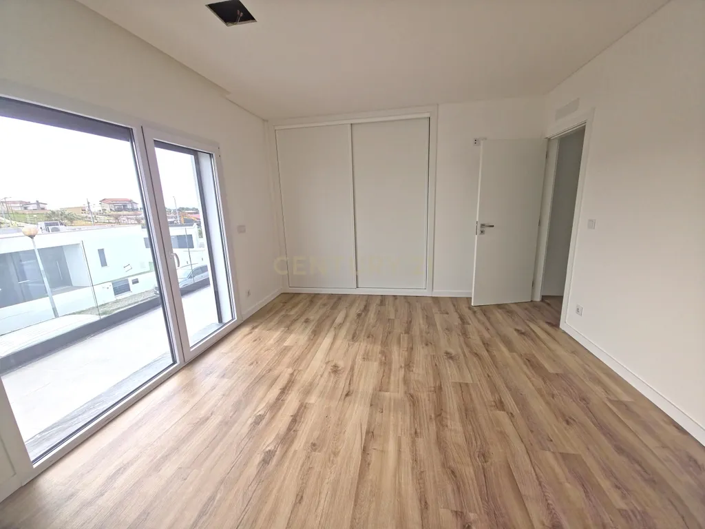 Moradia Nova T4 - Lourinhã - Image 20