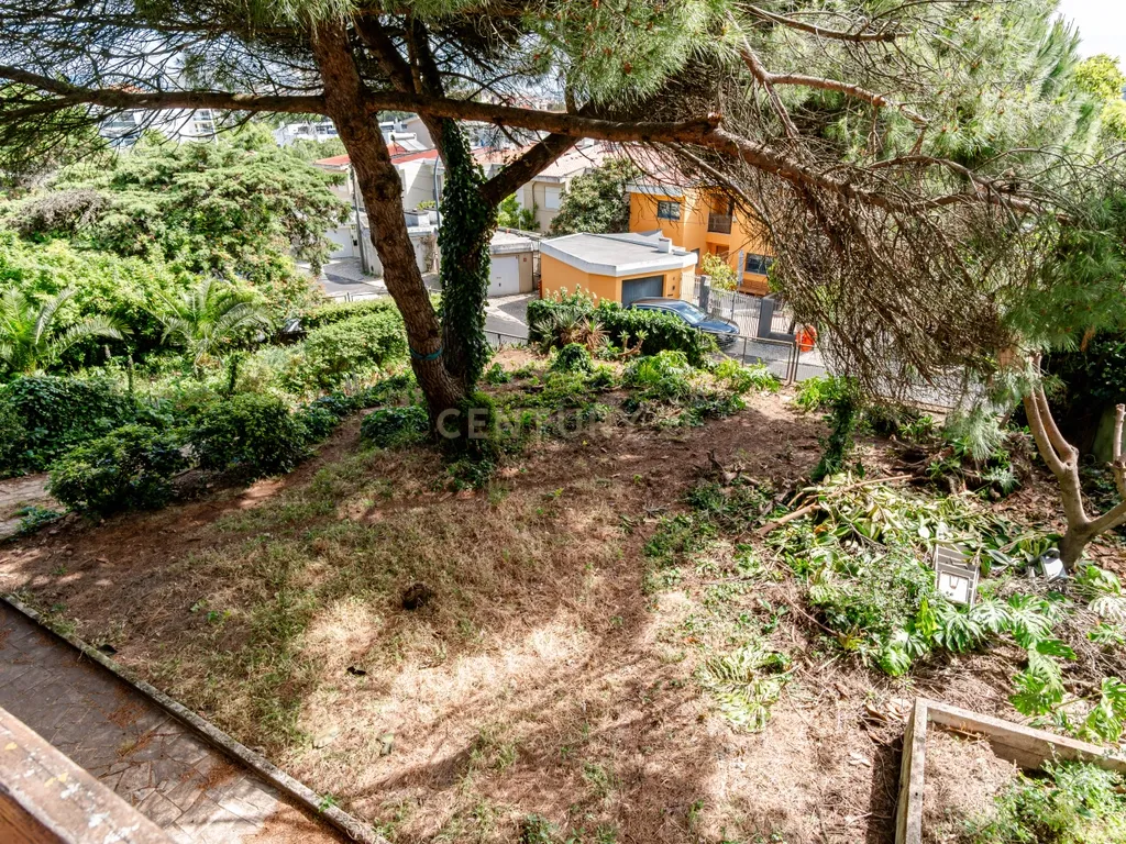 T6+1 em 1066 m2 de tranquilidade, para remodelar ou investir - Image 24