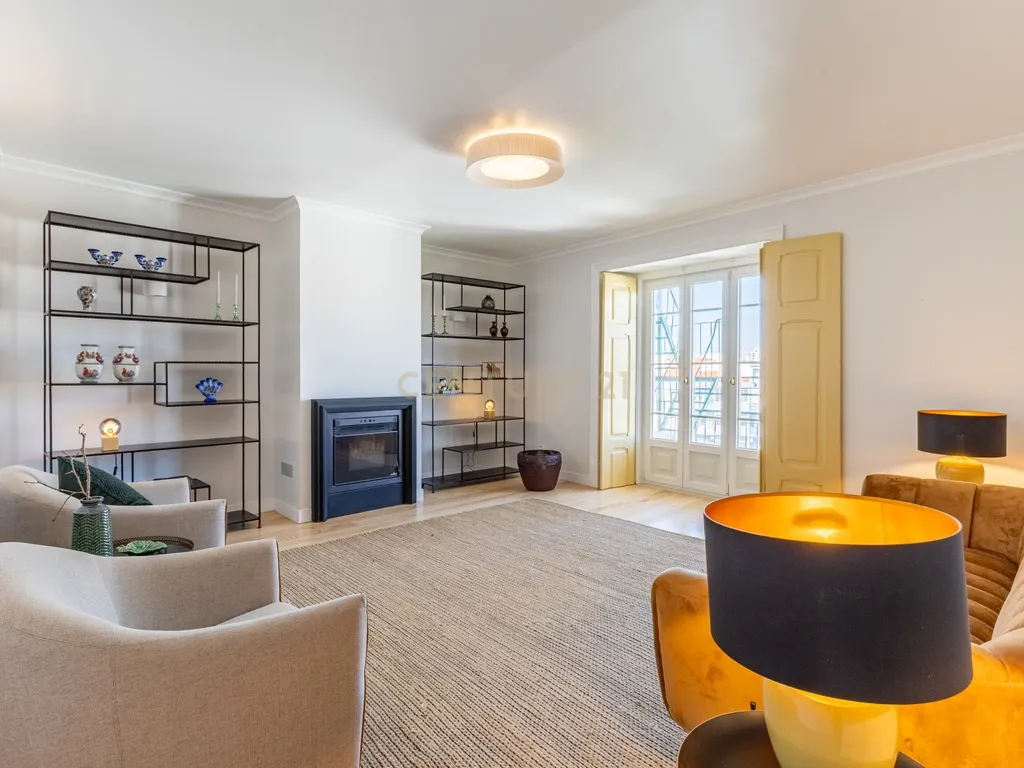Apartamento T3 com charme lisboeta e vista sobre a cidade - Image 9