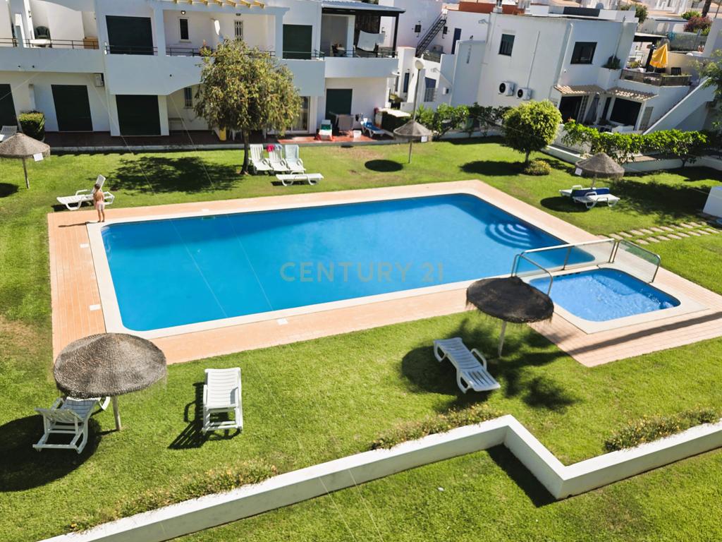 Luxuoso Duplex T2+1 na Urb. Vilaflor, Vilamoura *Renovado* - Image 8