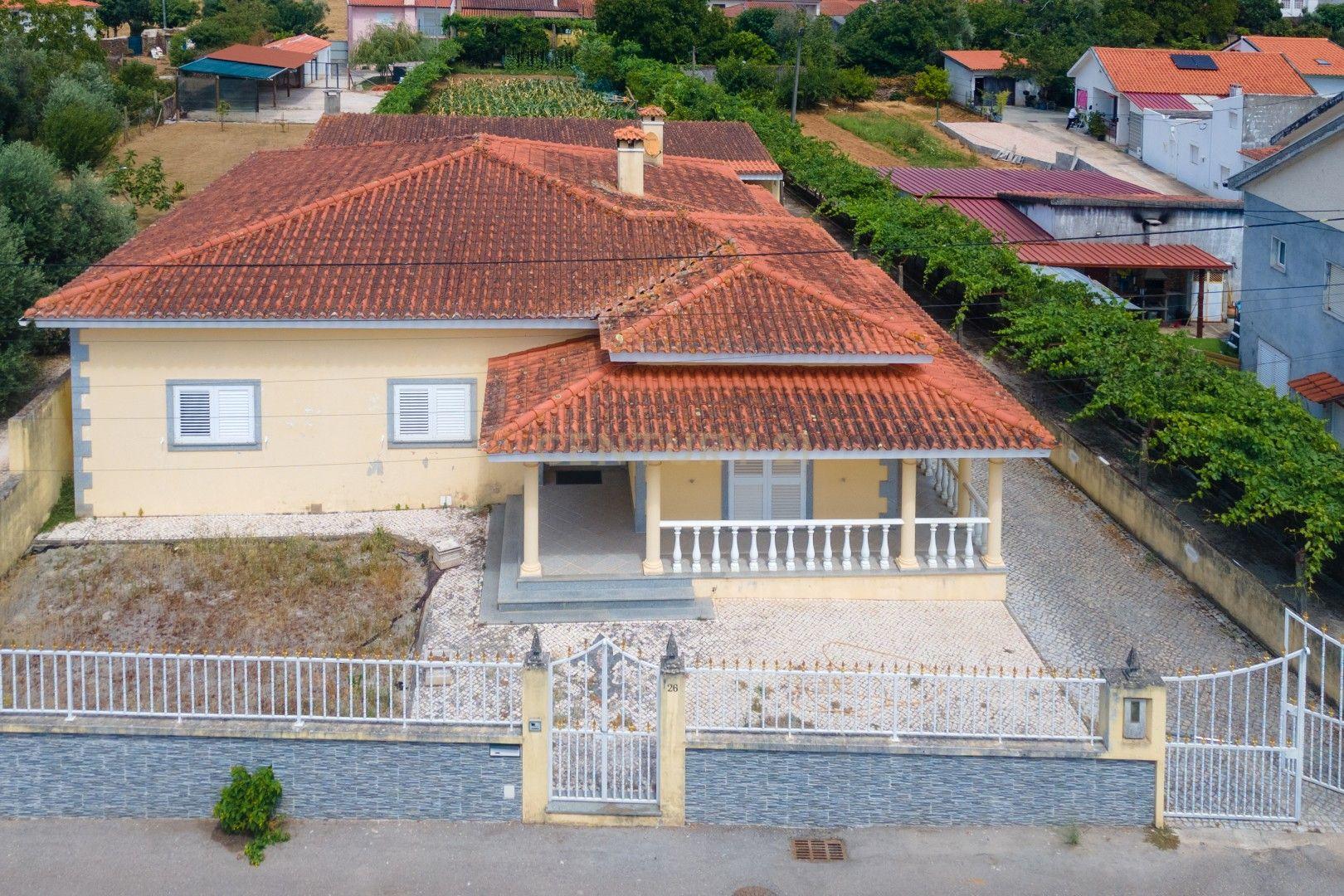 Moradia T4 à venda em Lousã — foto 2
