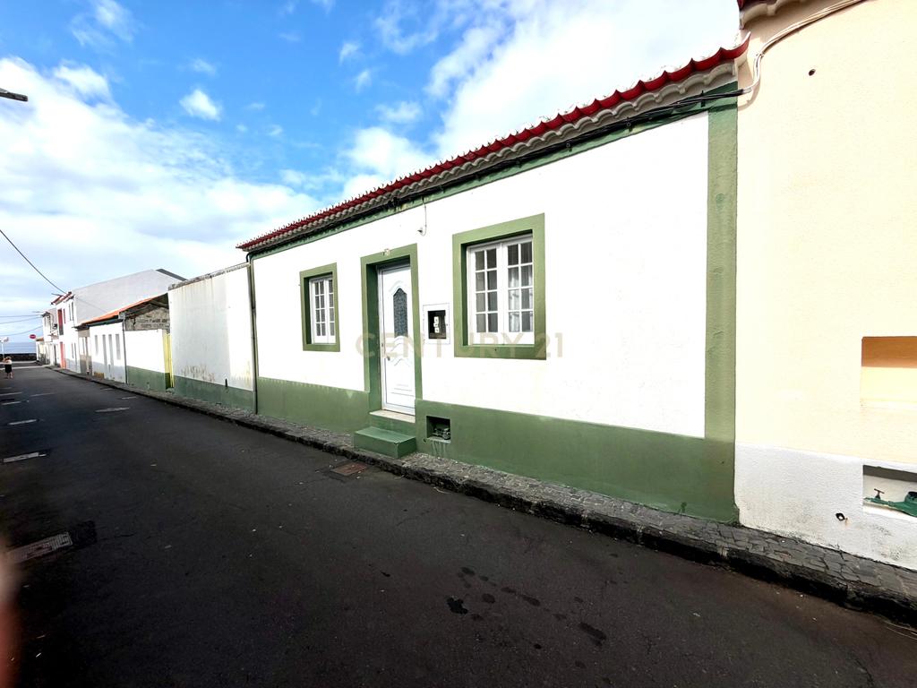 Oportunidade na Maia | Moradia T3 com Potencial para 2 Imóveis - Image 1