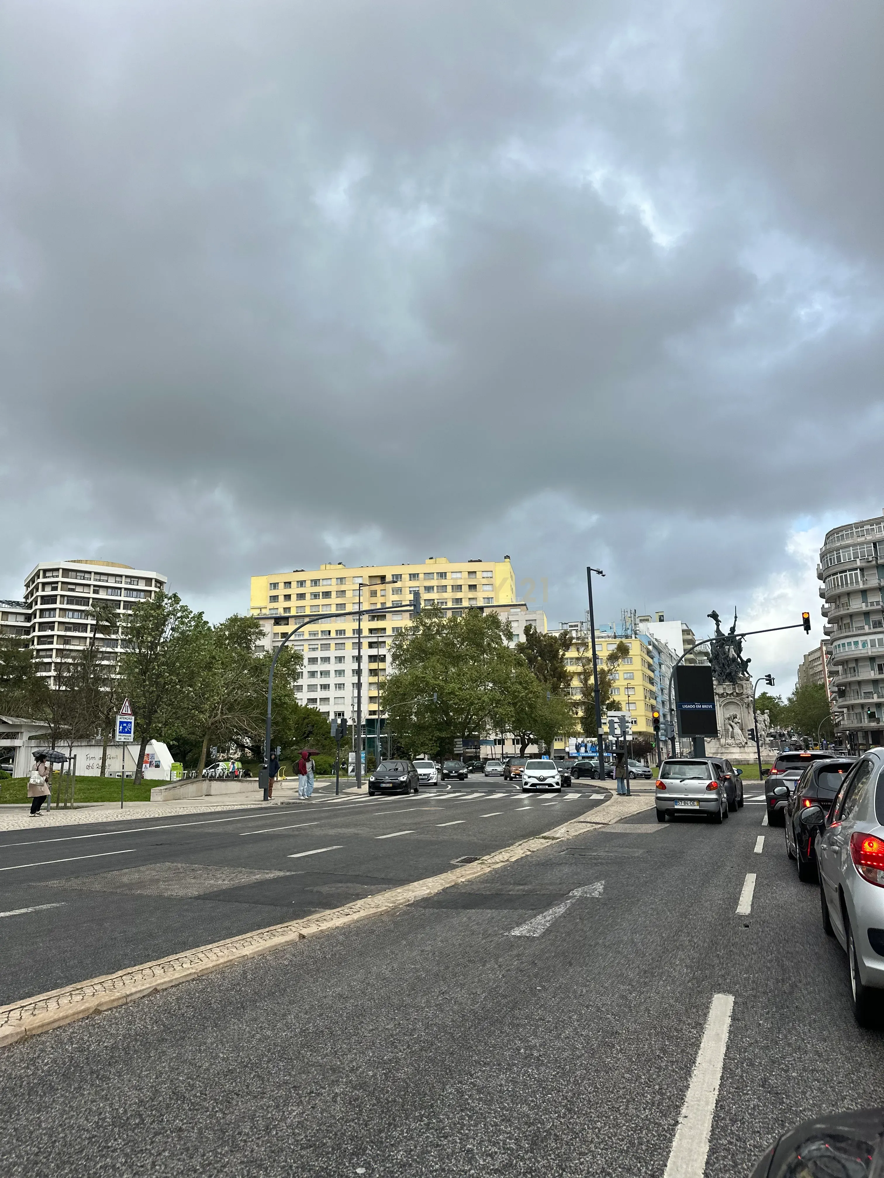Apartamento T2 com 118m2 para venda nas Avenidas Novas com uma excelente localização proximo da estação de Entrecampos e da Cidade Universitária. - Image 45