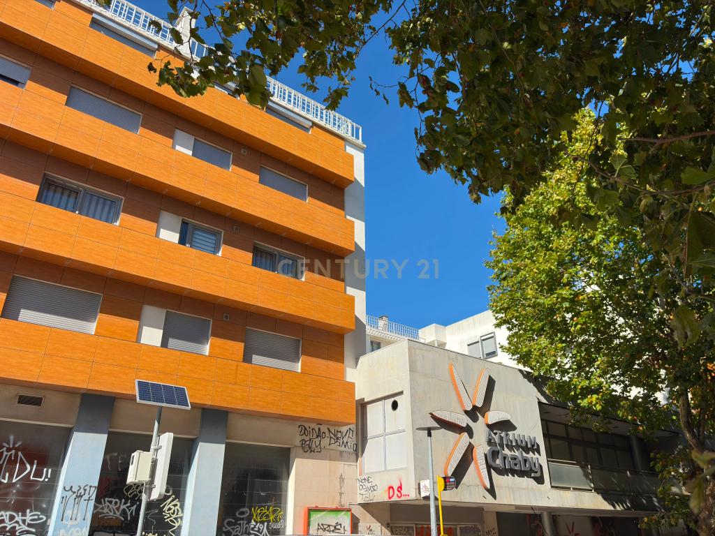 Apartamento T3 com 2 Estacionamentos e Arrecadação no Centro de Mem Martins - Image 37