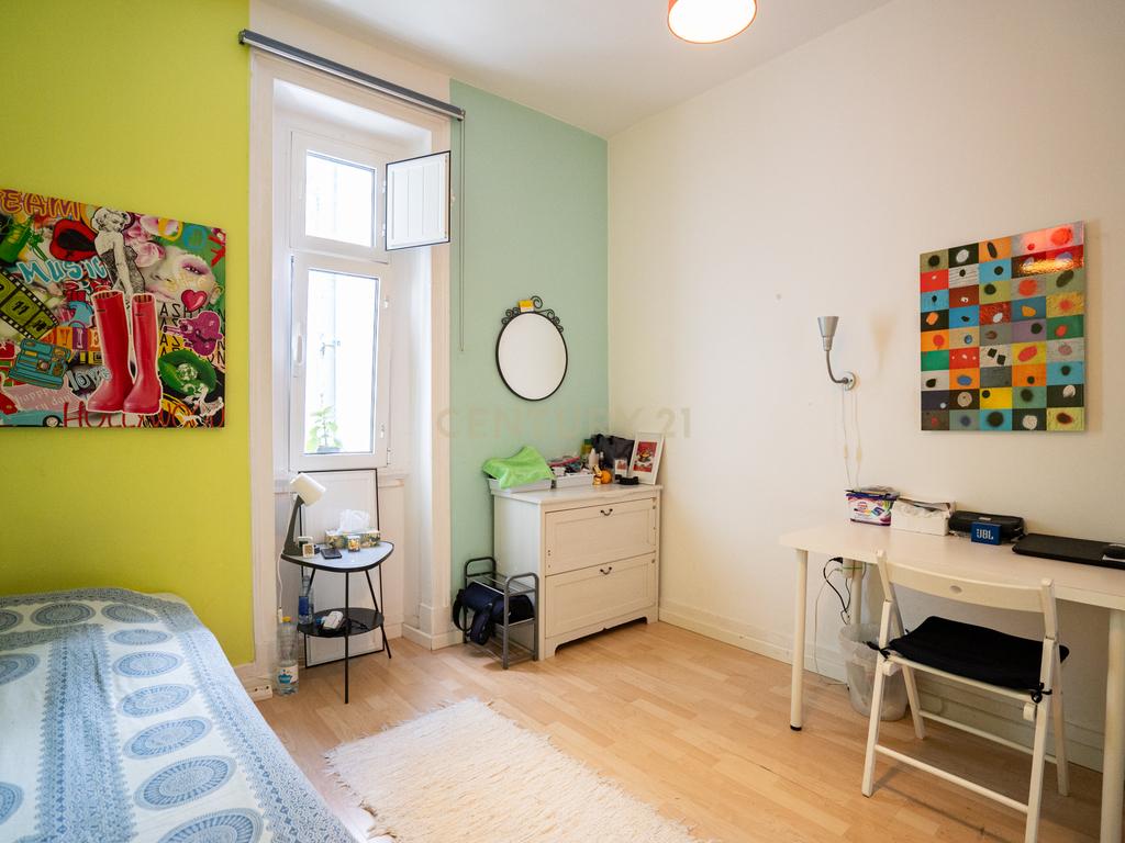 Apartamento Único com Vista sobre o Campo Pequeno – Lisboa - Image 26