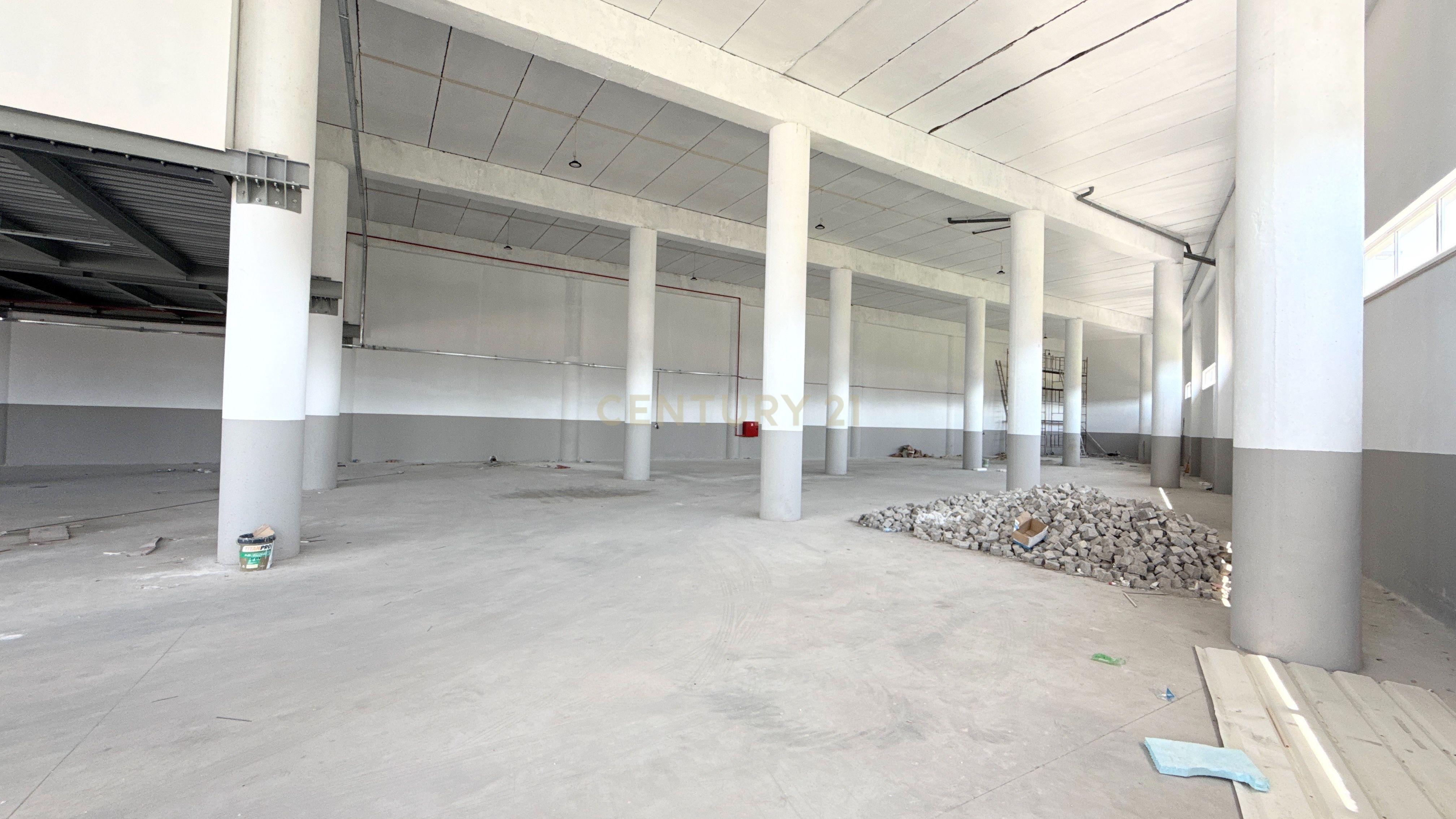 Fotografia 3 de ARMAZÉM INDUSTRIAL | SANTO TIRSO | INVESTIMENTO / LOGÍSTICA / COMÉRCIO E INDÚSTRIA