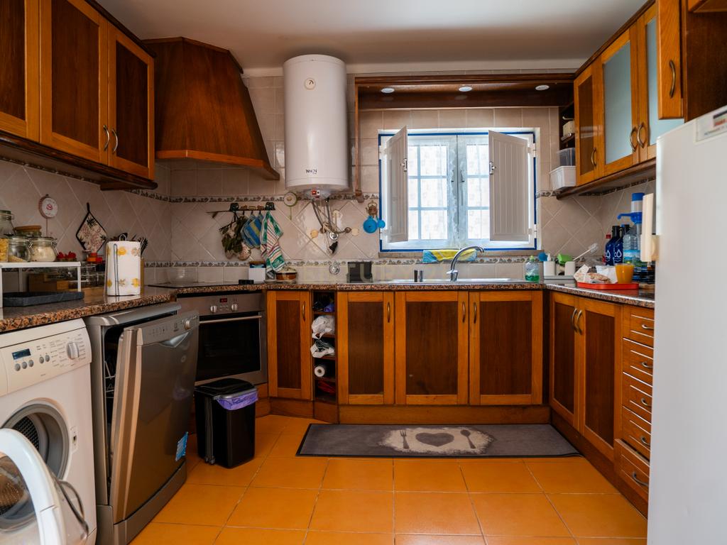 🏡 Moradia T4 Impecável em Olho Marinho – a poucos minutos de Peniche! - Image 45