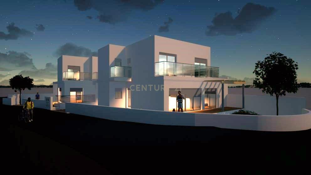 🏡 Moradia T3, localizada na Silveira, junto à Praia de Santa Cruz - Image 1