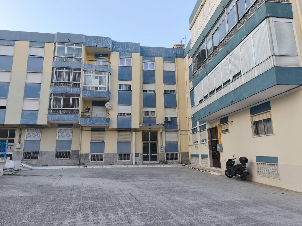 Apartamento T2+1 em Amora - Image 1