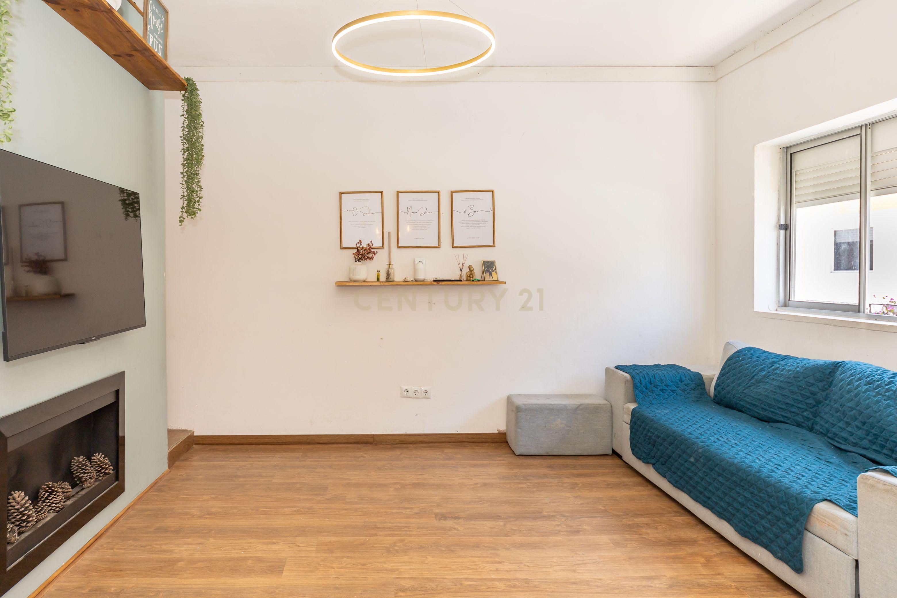 Moradia T2 em Sarilhos Pequenos Remodelada. - Image 10