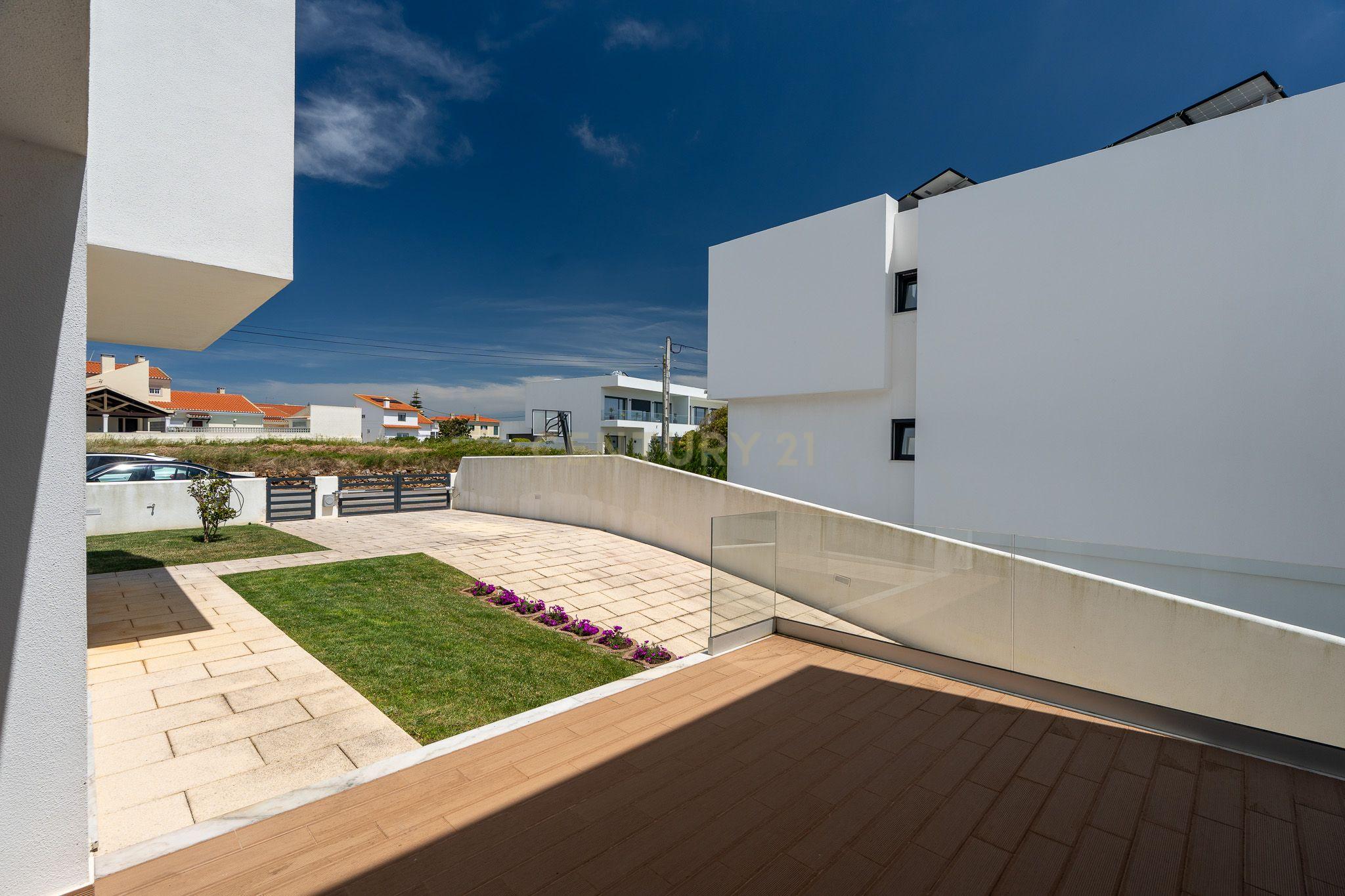 Oportunidade Única em Ribamar – Vista Mar, Qualidade e Localização de Excelência - Image 12