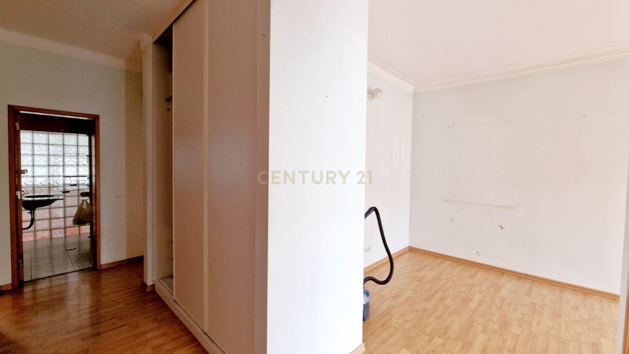 Apartamento T2 com Terraço em Queluz – 5 Min da Estação Queluz/Belas - Image 8