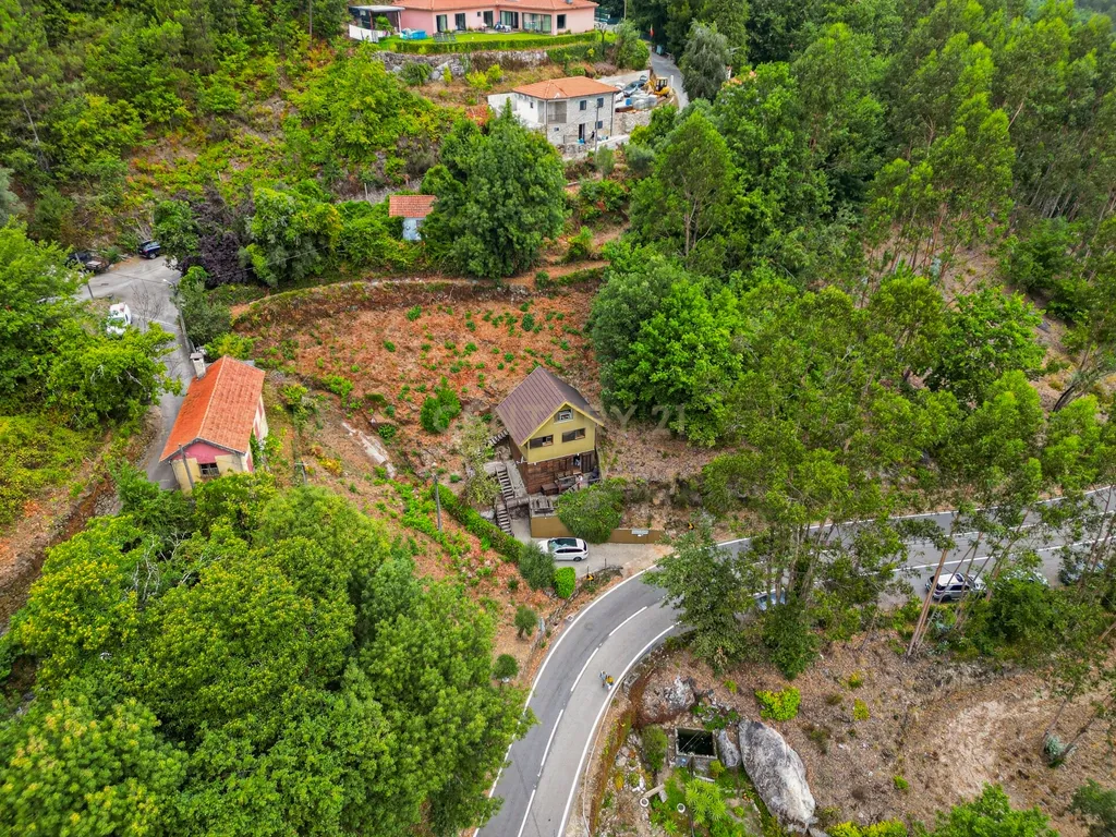 Investimento Raro no Gerês – Propriedade com 3 Apartamentos Independentes e Vista Deslumbrante para a Albufeira da Caniçada - Image 9