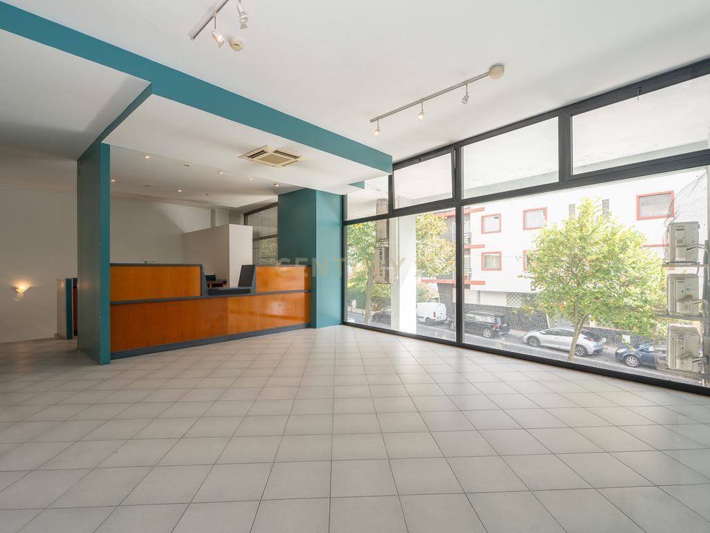 **Fantástica loja de dois pisos em Linda a Velha** - Image 18