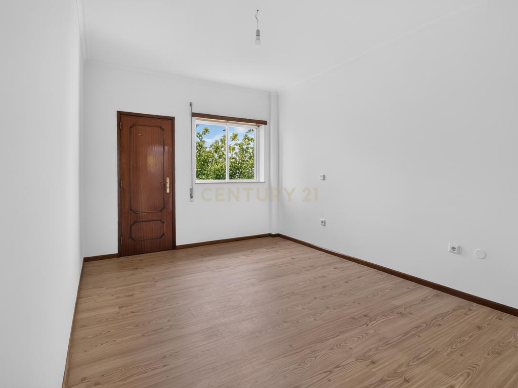 T3+1 com Garagem Fechada e Elevador | Lomar – Braga - Image 16