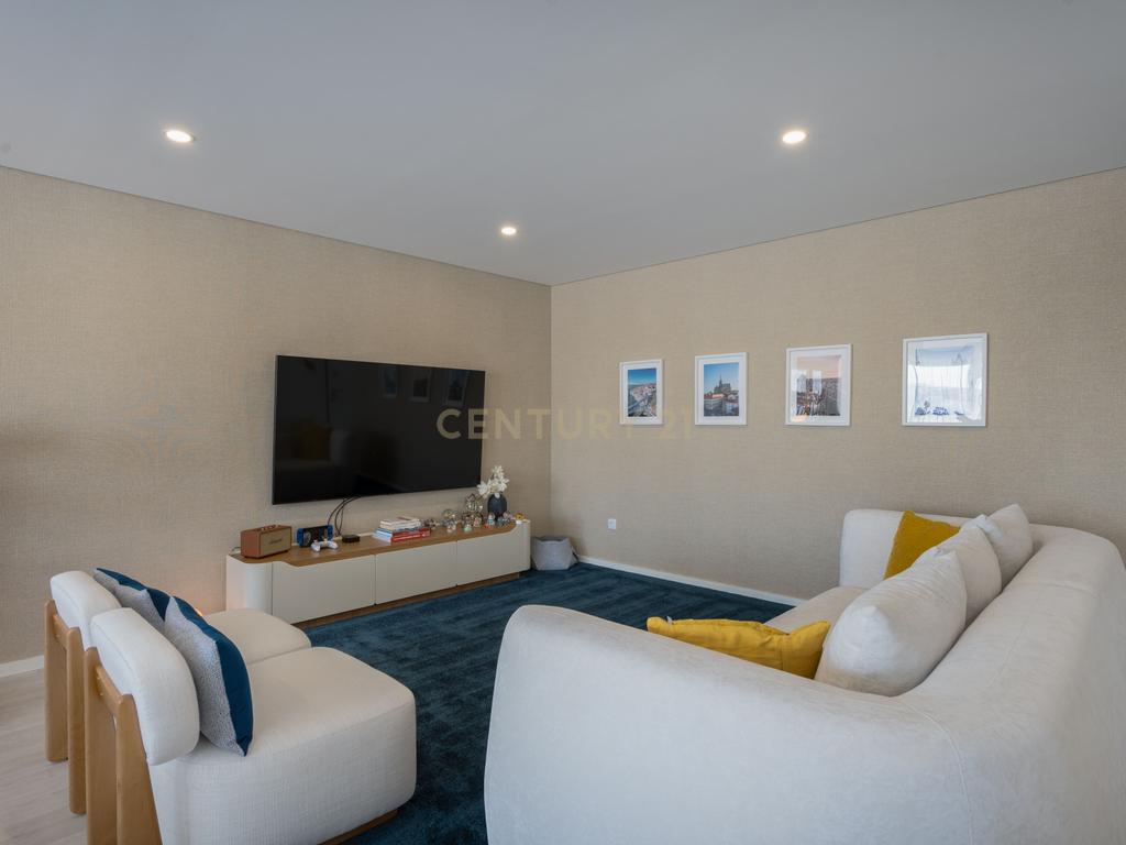 Luxuoso Apartamento Novo com Vista Parque em Lousada - Image 3