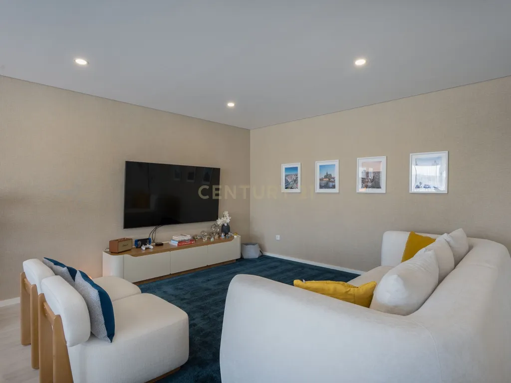 Luxuoso Apartamento Novo com Vista Parque em Lousada - Image 3