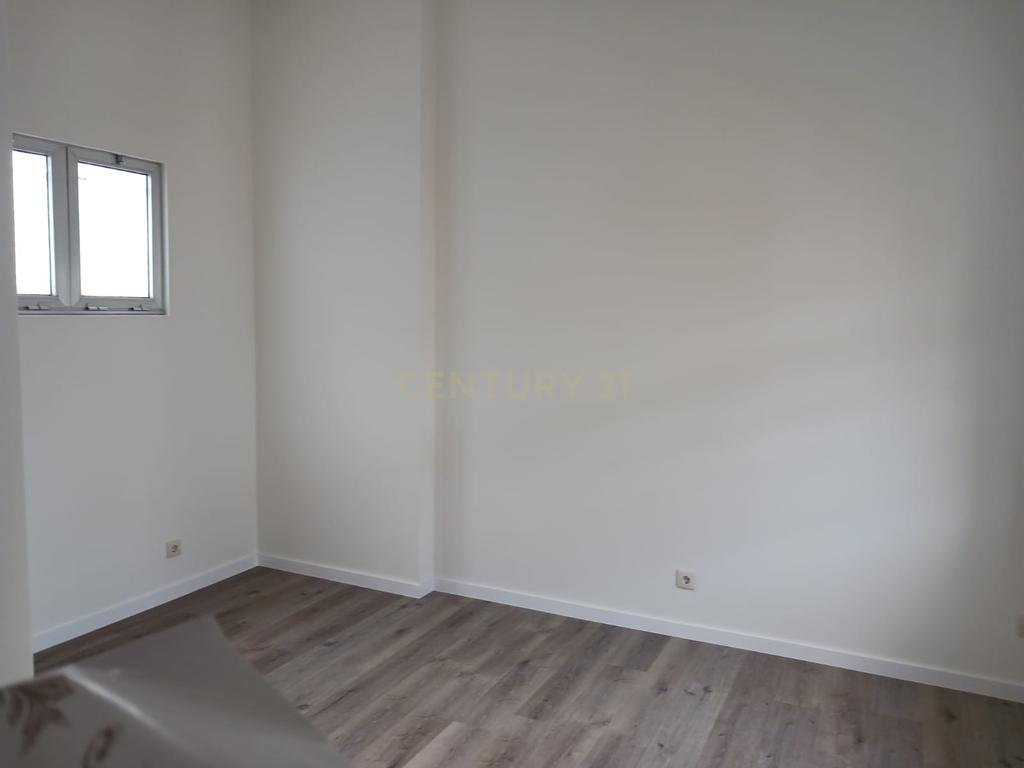 Arrenda-se Apartamento T2 no Porto – Localização Privilegiada com Garagem Fechada - Image 17