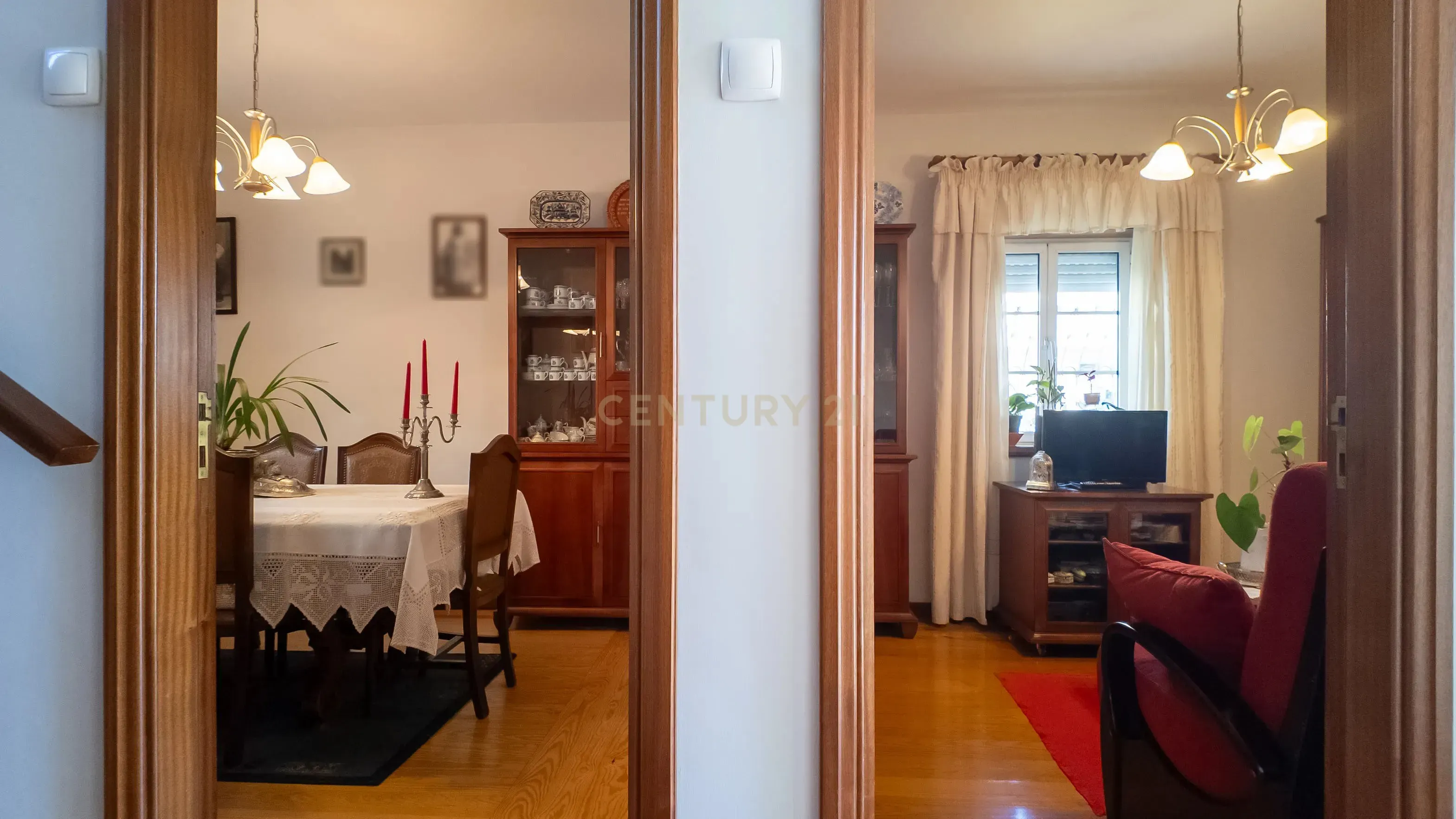 Moradia T4 com Jardim e Garagem no Porto - Image 13