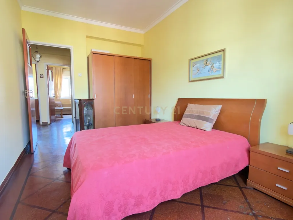 Apartamento T2 para remodelar com vista para o Convento de São Vicente - Image 18