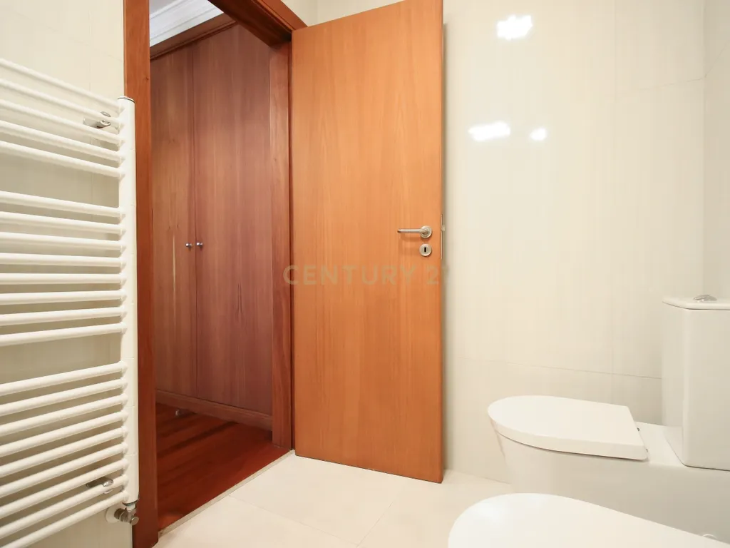T3 remodelado com garagem para 2 carros no Bairro das Artes - Porto - Image 31