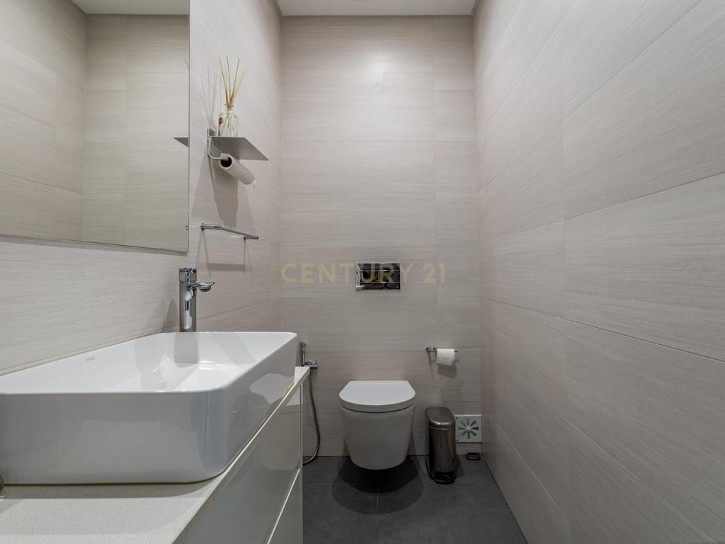Luxuosa Moradia T5 em Odivelas com Vista Panorâmica - Image 7