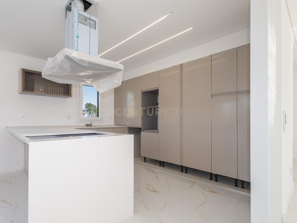 Carisma e boas áreas na sua Moradia Nova T4 Suites!!! no Pinhal do General - Image 23