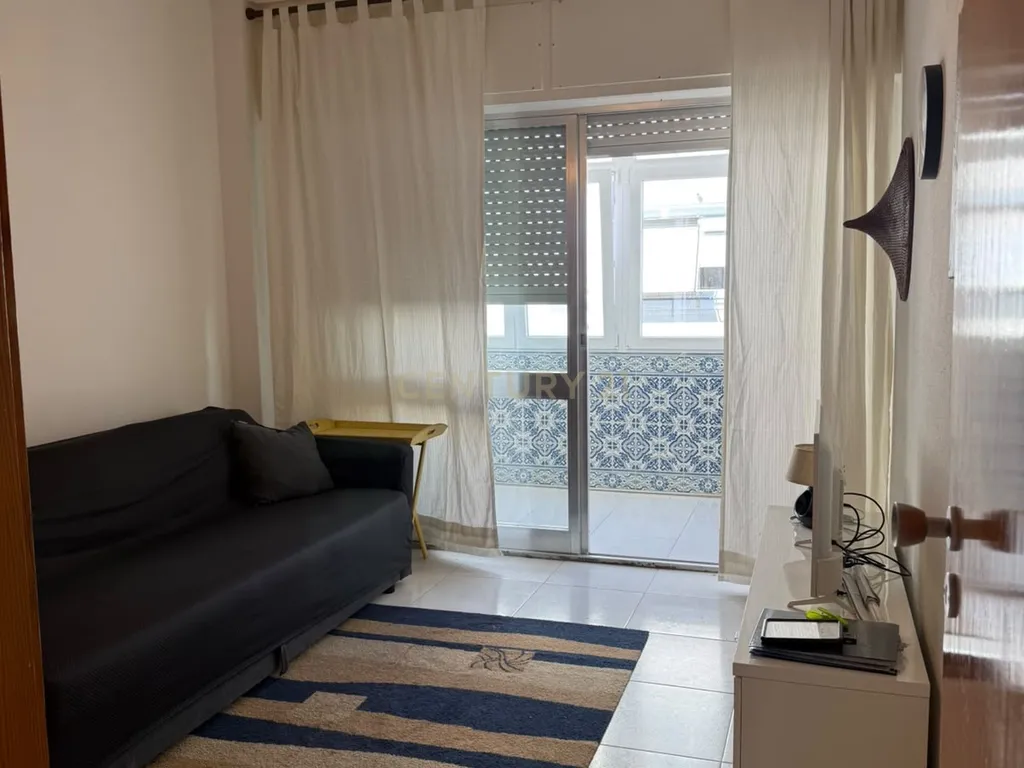 T1 em Algés, Oeiras - Localização Central e Conforto - Image 1