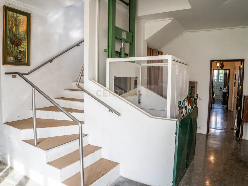 Moradia de charme T5 com Garagem e Terreno em Abrunheira, Sintra - Image 32