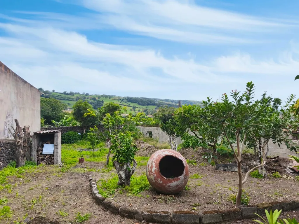 Encantadora Moradia T2 com Jardim em Ponta Delgada - Image 14