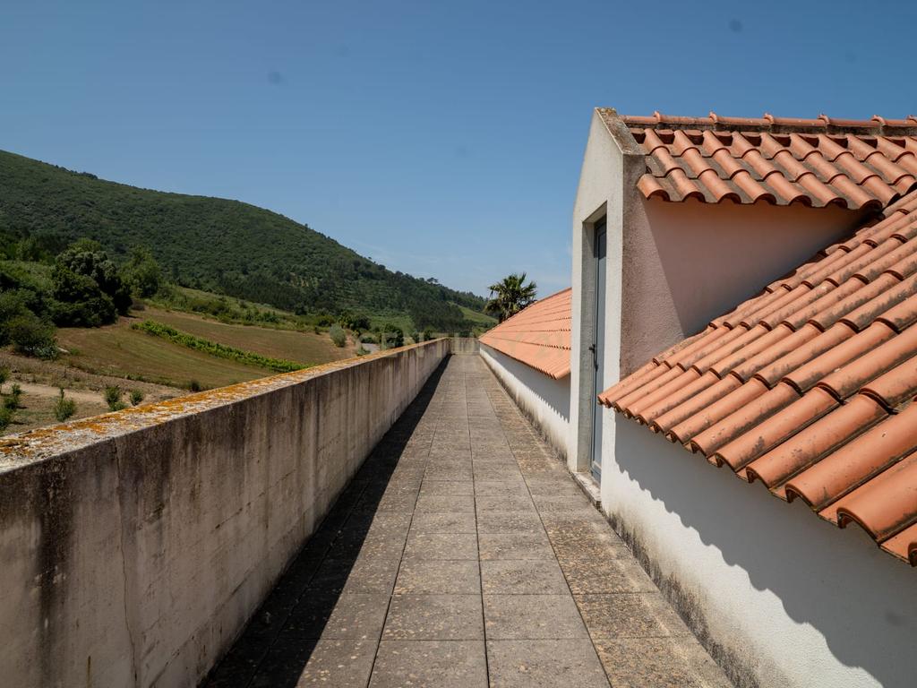 Terreno com Hotel em fase de acabamento, com uma área de 1.768 m² de construção. - Image 6