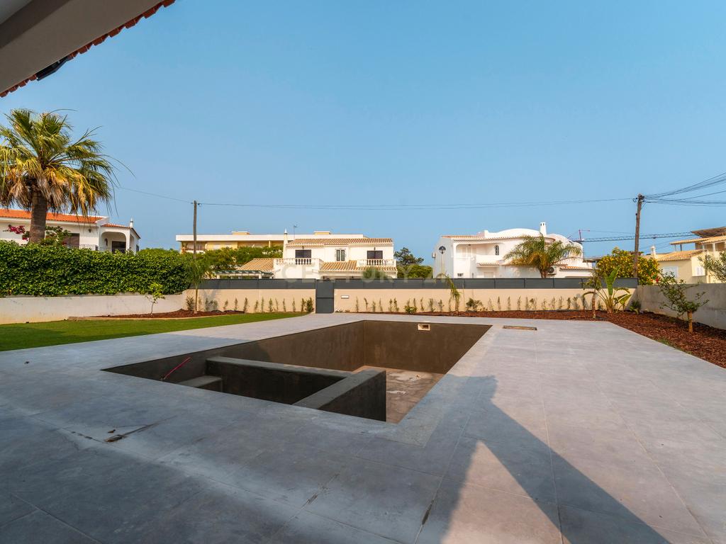 Moradia | Piscina Aquecida | Totalmente Renovada | Gambelas - Image 41