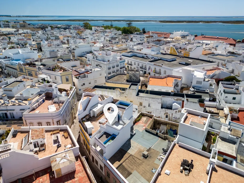 MORADIA T2 NA BAIXA DE OLHÃO C/ 2 PISCINAS - Image 14
