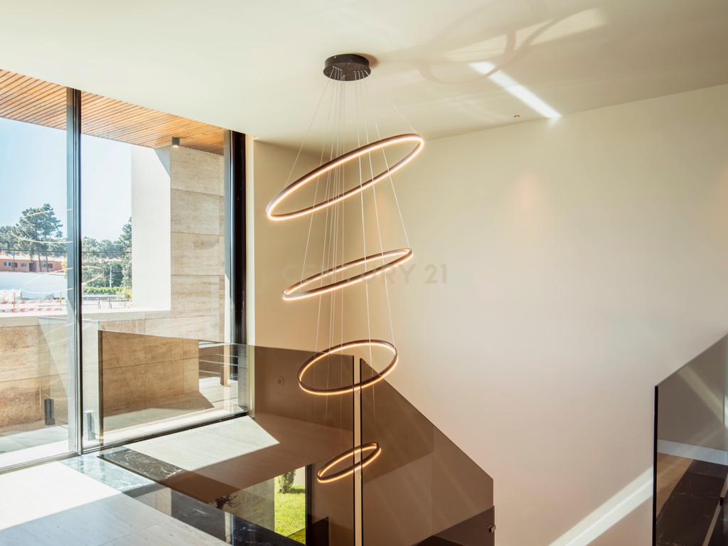 Moradia T4 na Verdizela — Design, Luz e Piscina num Terreno de 1.032 m² - Image 14