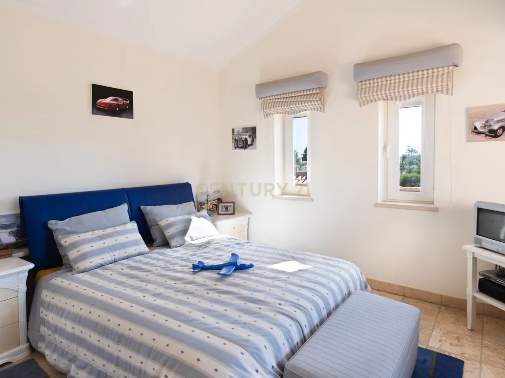 Moradia T5 com Piscina e Jardim em Lagoa, Faro - Image 32