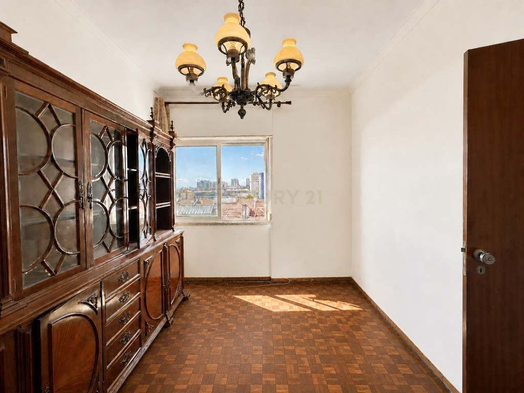 Apartamento T2 em Sacavém para Venda - Image 2