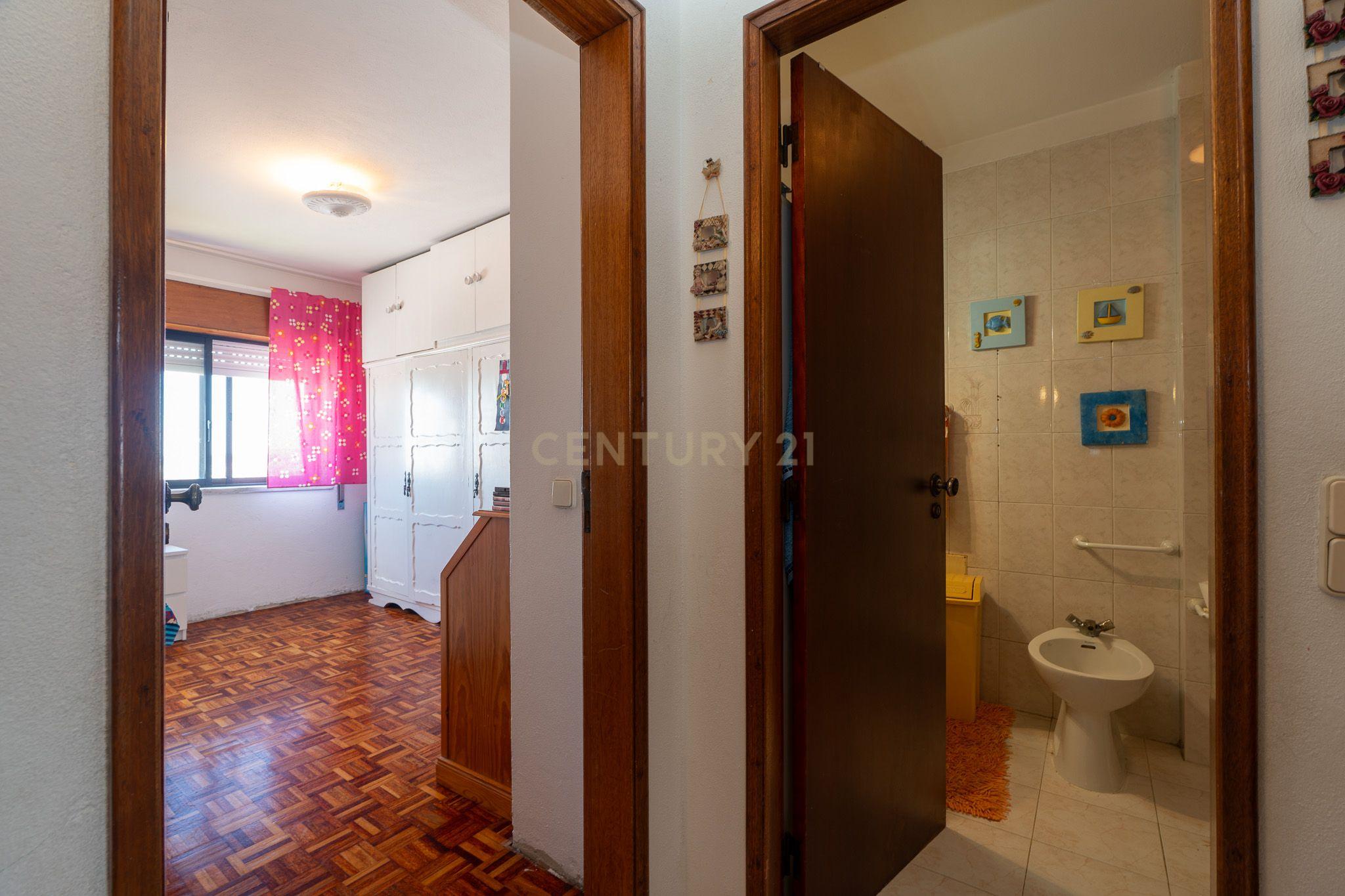 **Fantástico apartamento T4 com arrecadação*** - Image 16