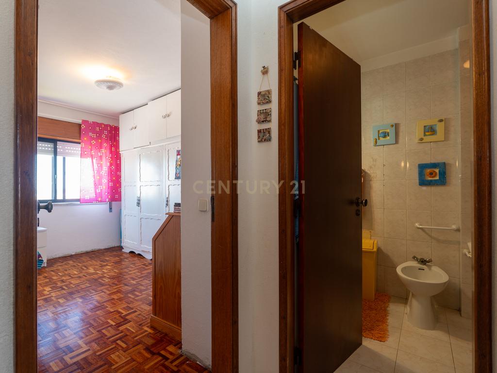 **Fantástico apartamento T4 com arrecadação*** - Image 16