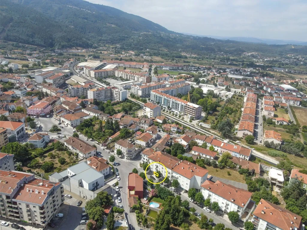 Loja para arrendamento no centro da Lousã - Image 2