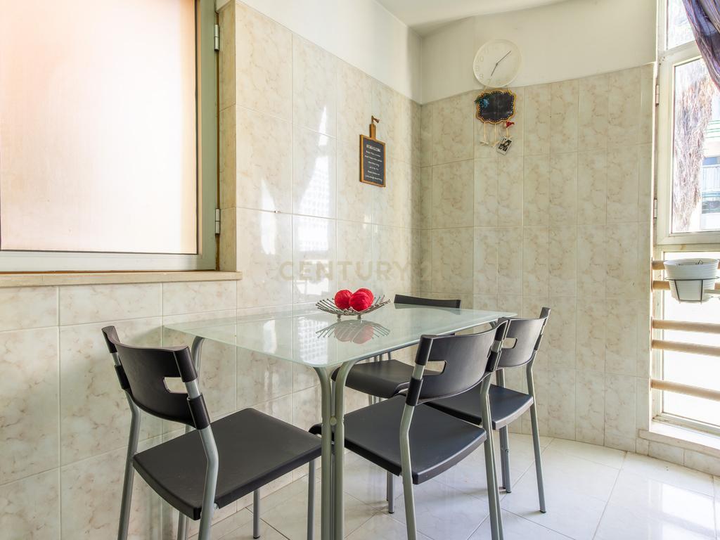 Apartamento T3 Duplex com Vista Desafogada no Monte da Caparica - Image 9