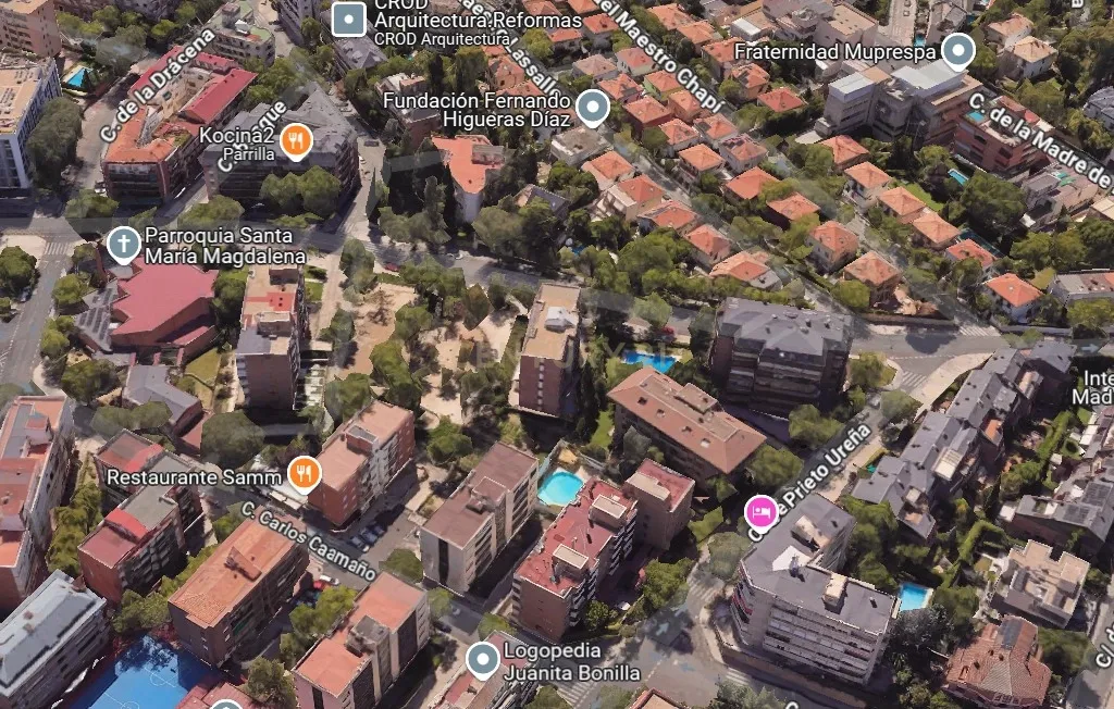 EXCLUSIVO APARTAMENTO EM URBANIZAÇÃO COM JARDIM E PISCINA - Image 46