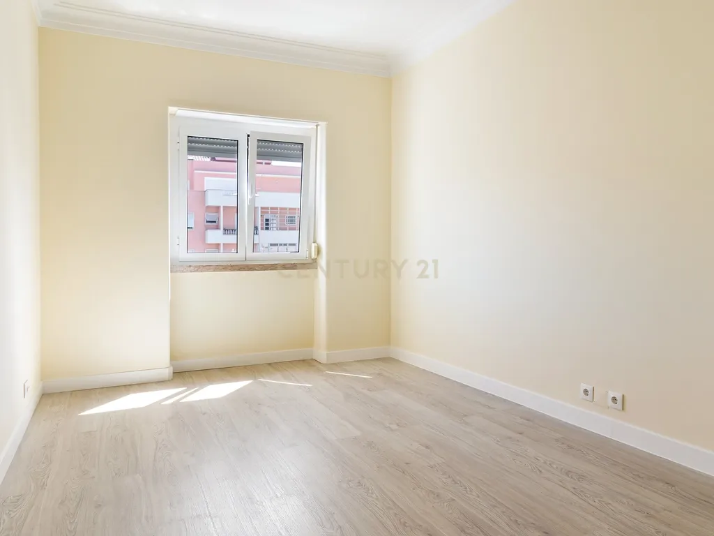 Apartamento T3 renovado na Avenida de Roma, Alvalade, Lisboa. Para Arrendar! - Image 8