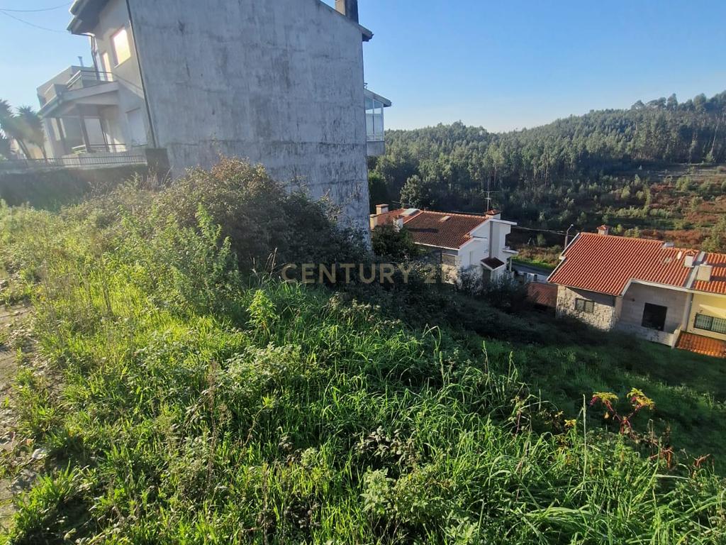 Terreno para construção de moradia de 3 frentes - Image 5