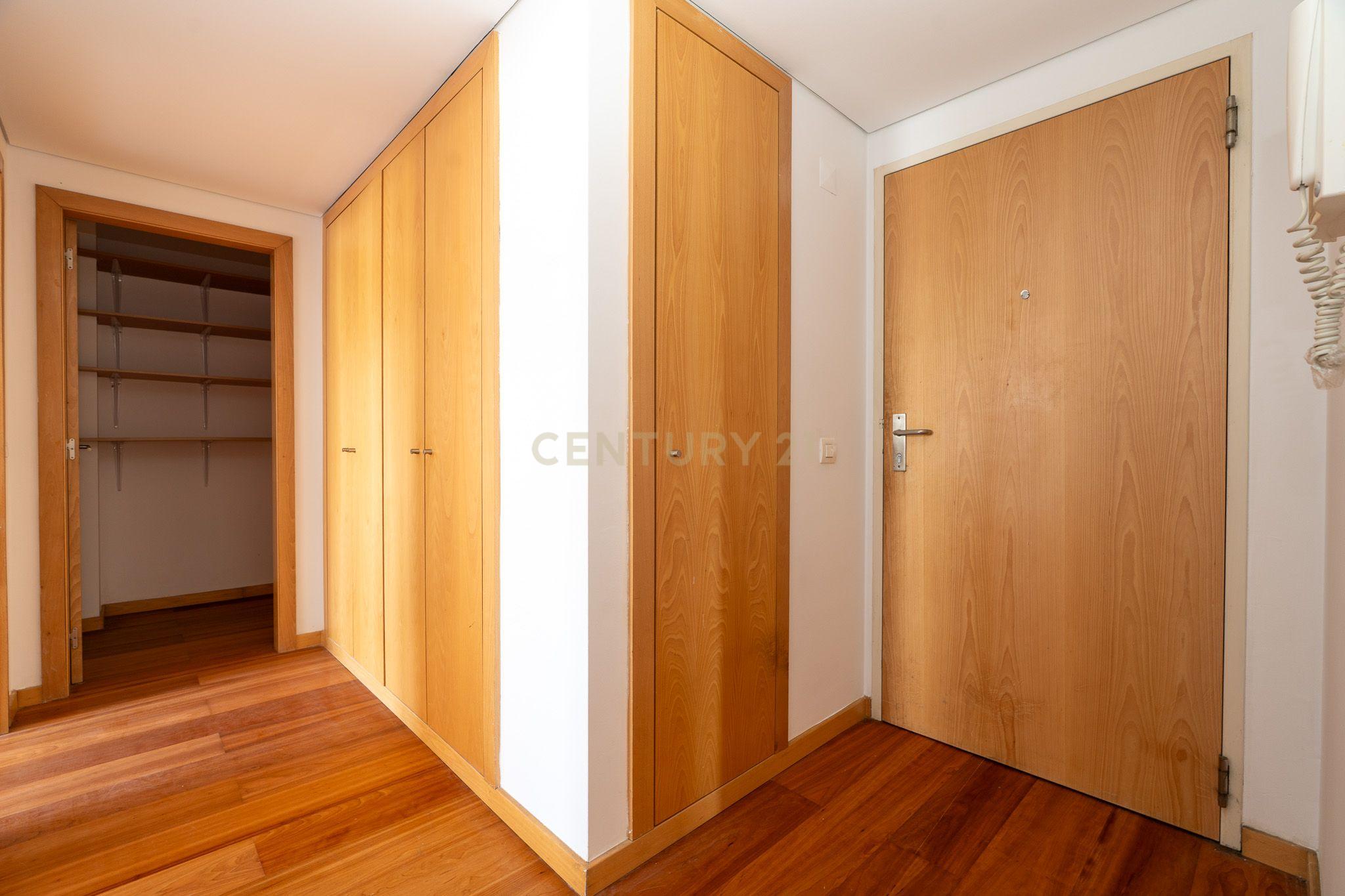 Excelente Apartamento T2 em Braço de Prata - Image 24