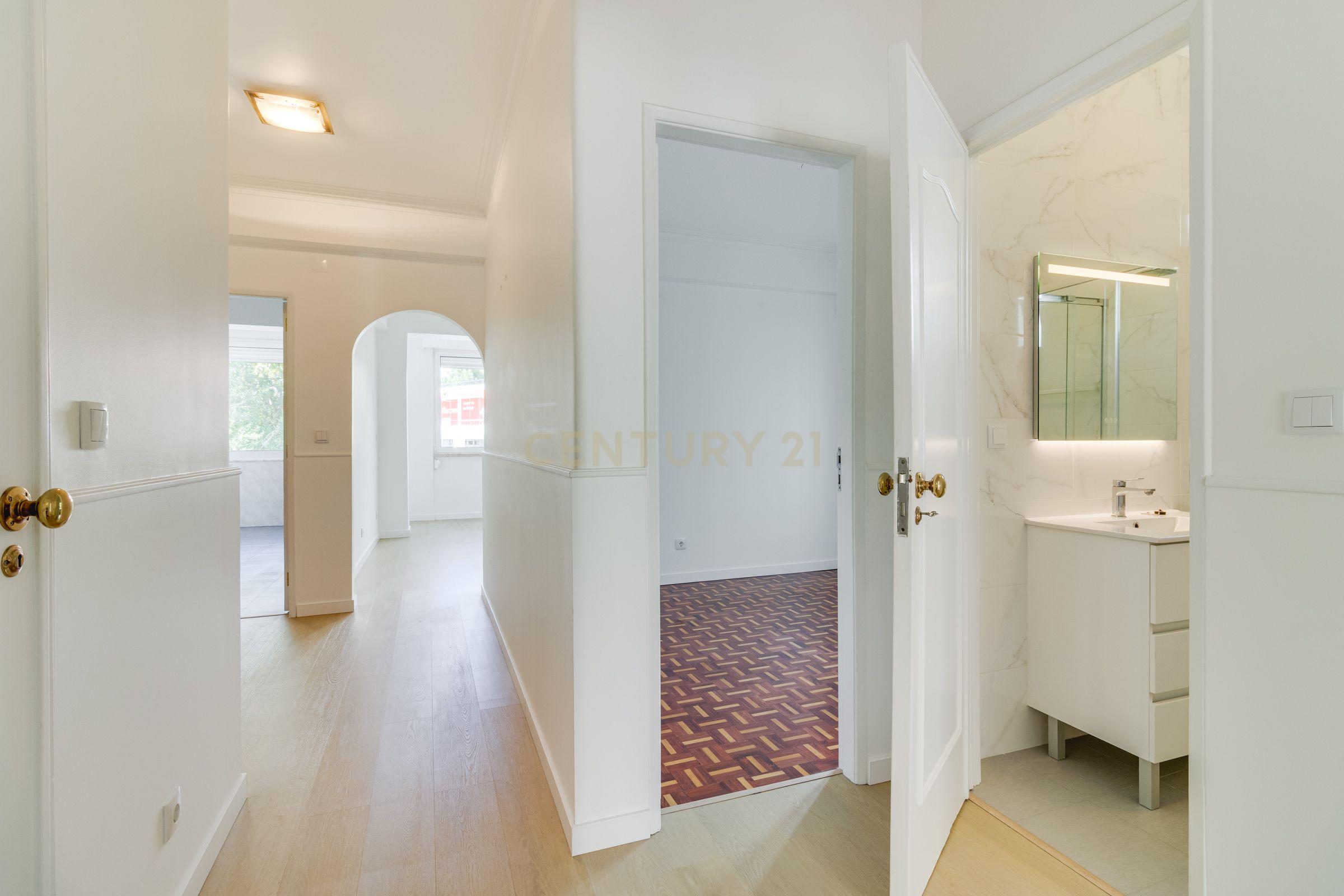 Fotografia 6 de Apartamento T3 Espaçoso e com Excelente Localização na Rinchoa — Rio de Mouro